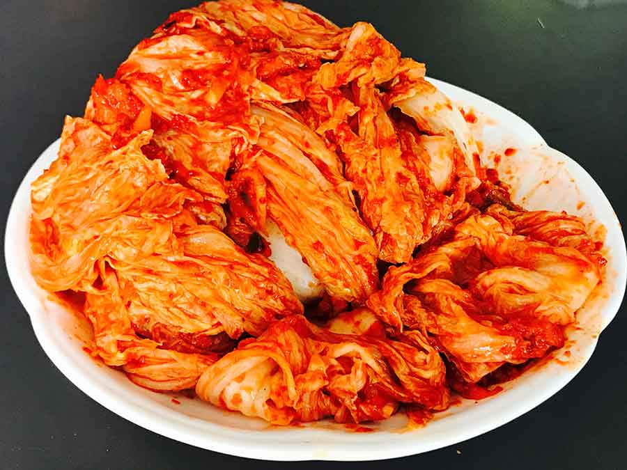 韩国餐厅的泡菜是自己做还是进的别的厂家的？