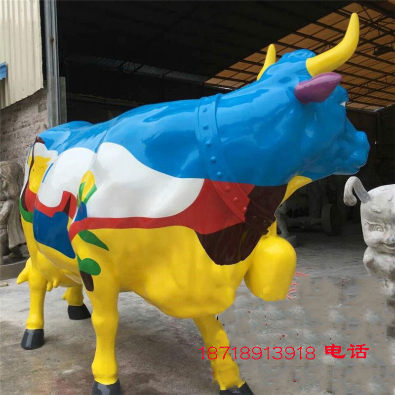公园绿地景观装饰奶牛摆件 树脂玻璃钢彩绘仿真动物雕塑