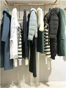 轻薄款羽绒服品牌折扣女装专柜***