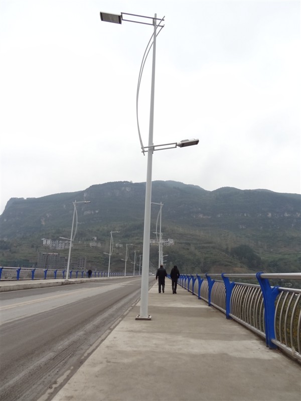 东宝太阳能路灯价格表