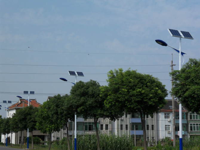 白银太阳能路灯价格多少/厂家安装电话