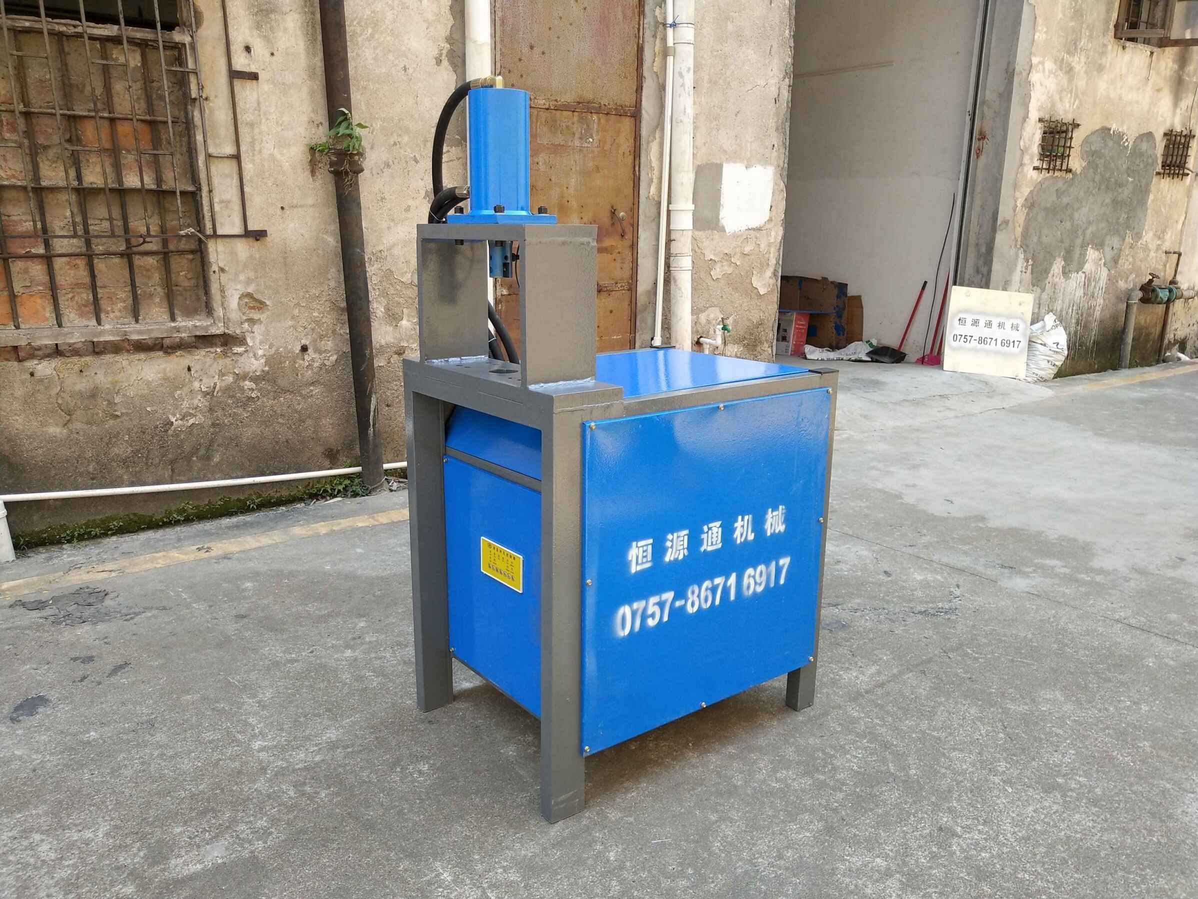 供应恒源通不锈钢管楼梯扶手冲孔机