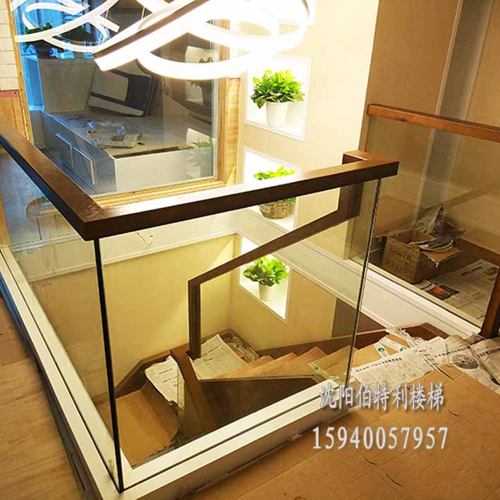 沈阳玻璃楼梯围栏