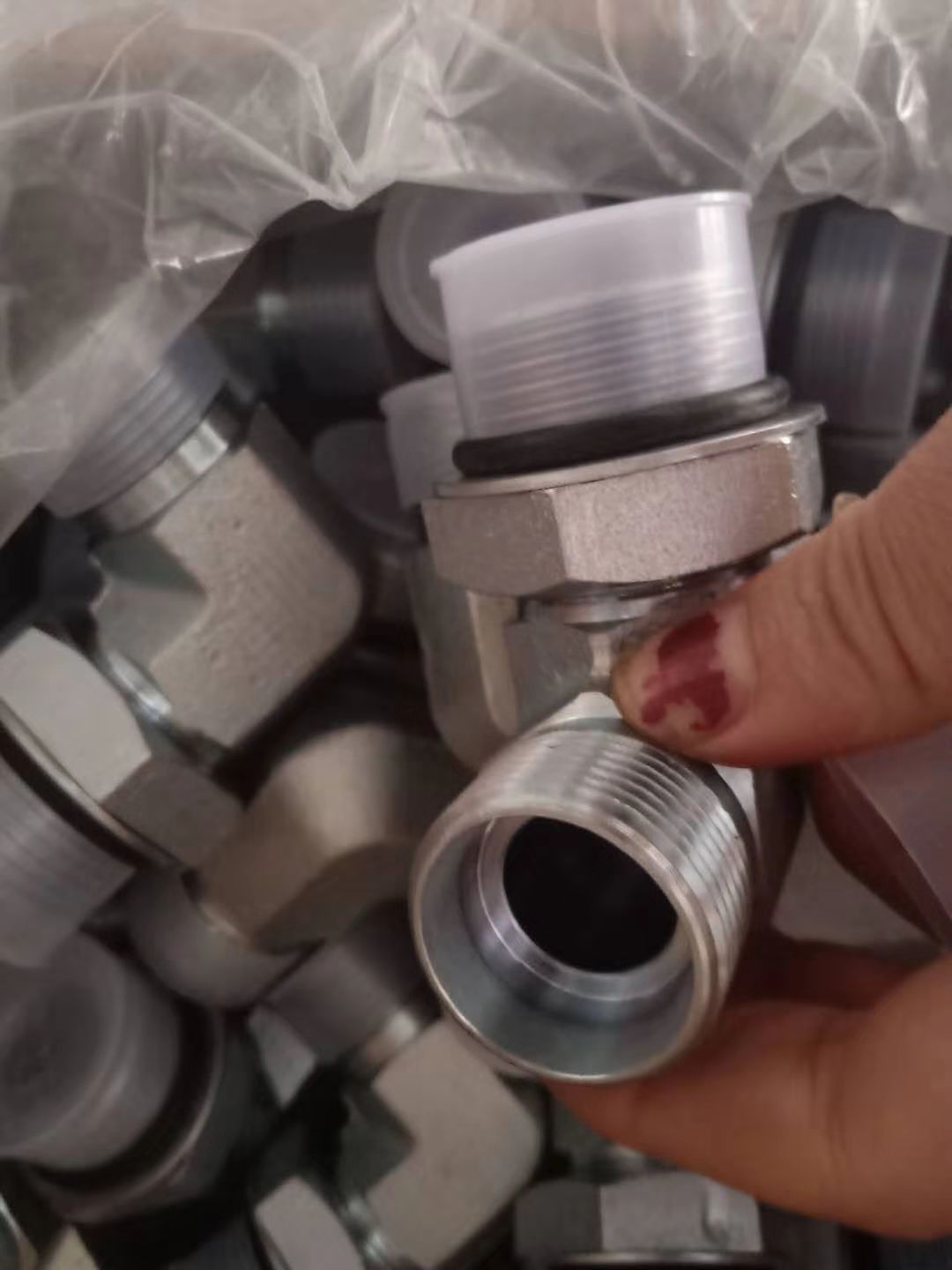 密云挖掘机专用液压油管三通对丝直角接头