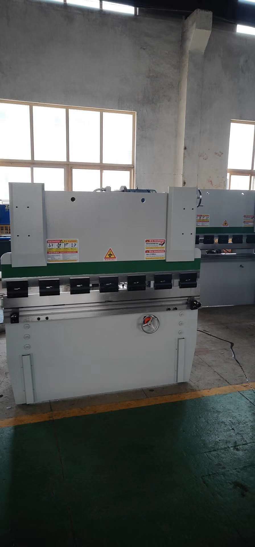 优惠供应小型板料折弯机WF67Y-30T/1600
