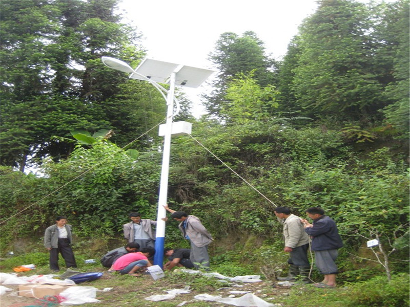 乌马河***太阳能路灯价格/厂家安装销售电话