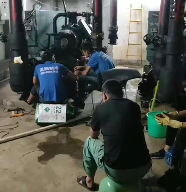 西安空调维修-24小时到位-空调维修找龙澜-价格公道