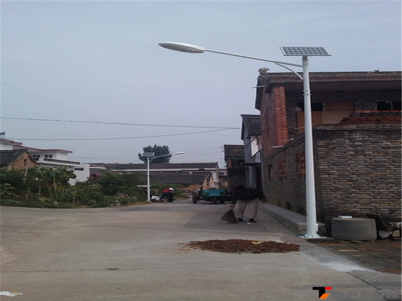 白下太阳能路灯***格-太阳能路灯厂家电话