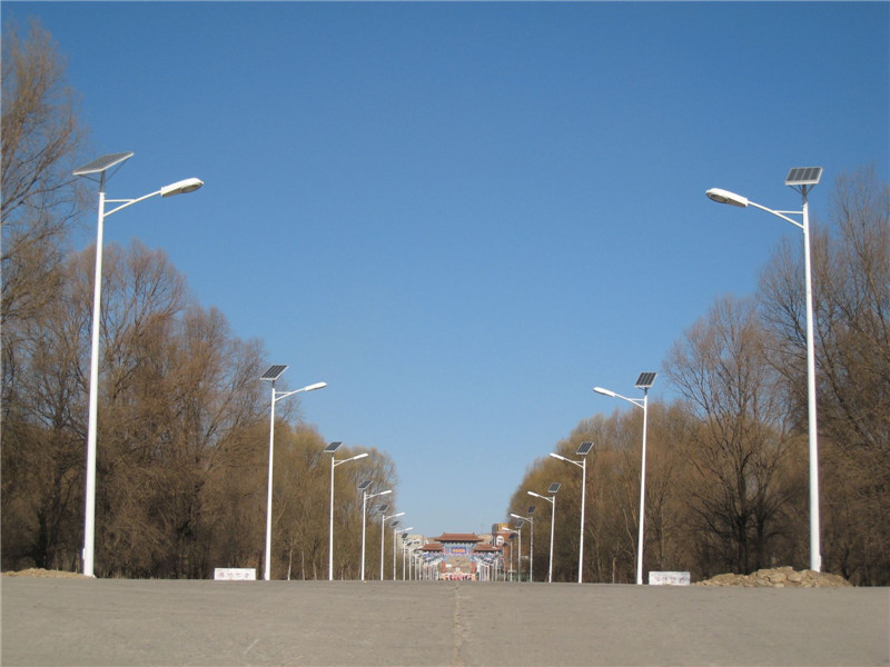 玛沁县太阳能路灯***厂家-太阳能路灯安装价格