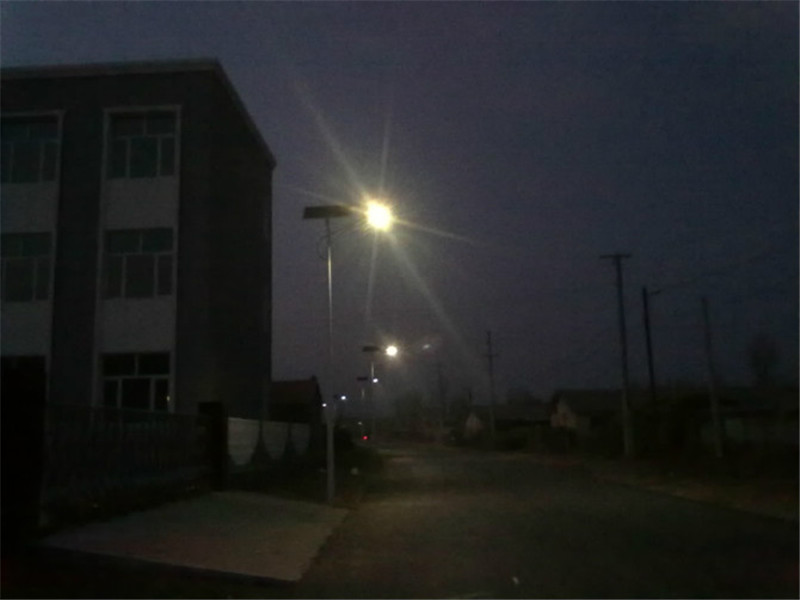 大武口太阳能路灯***厂家-太阳能路灯安装价格