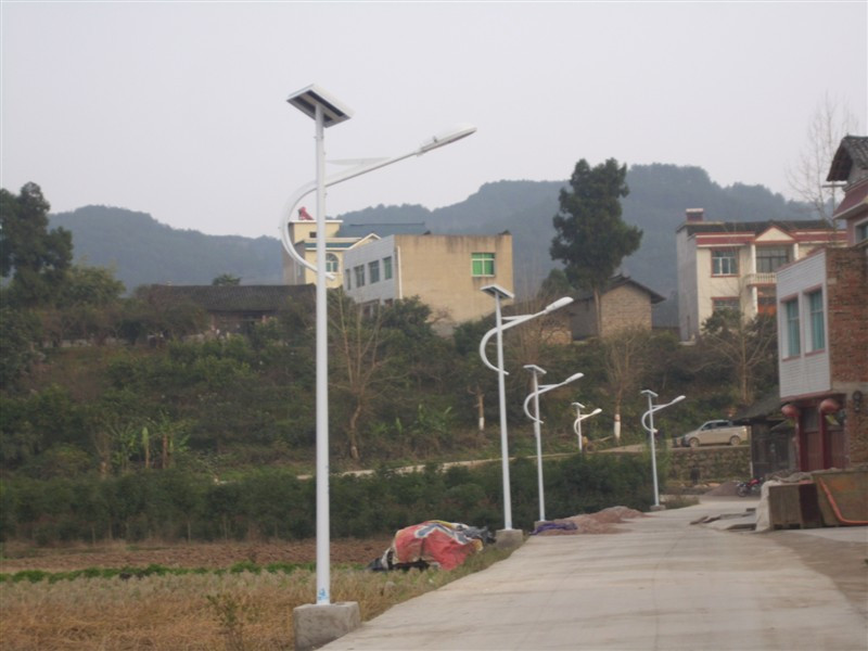 北林太阳能路灯***格-太阳能路灯厂家电话