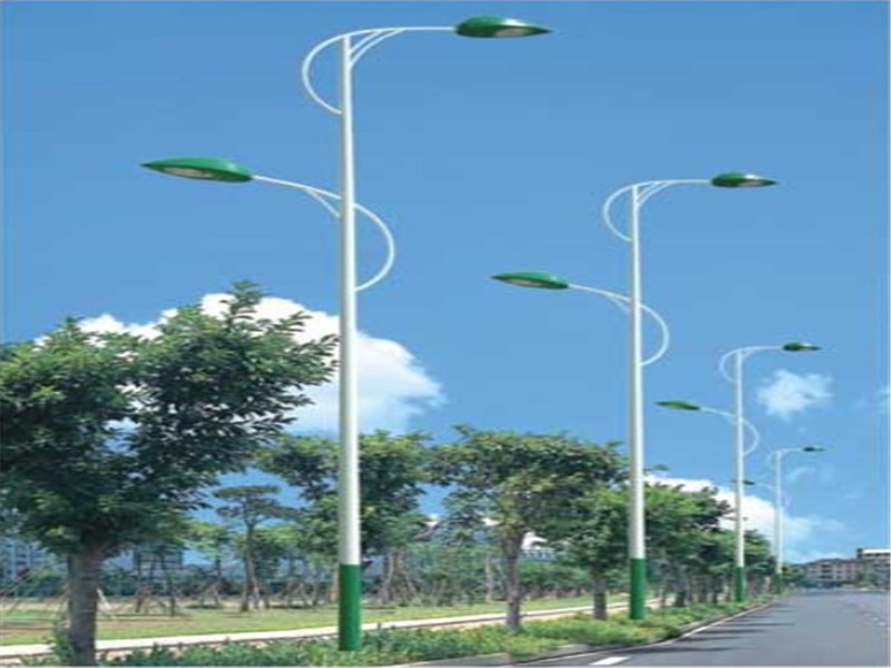 玛沁县太阳能路灯***厂家-太阳能路灯安装价格