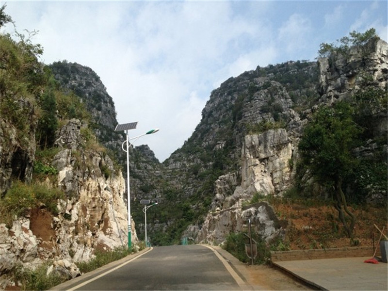 麦盖提县太阳能路灯***厂家-太阳能路灯安装价格