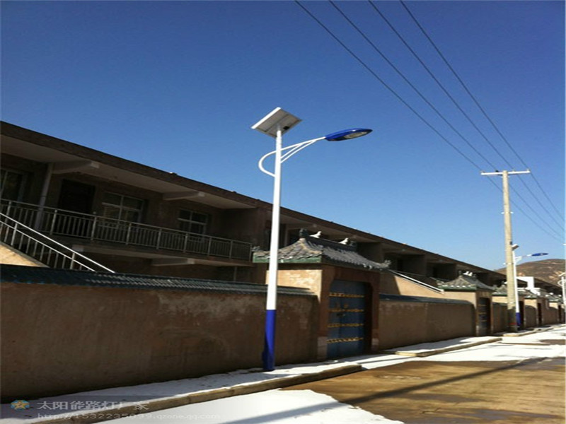 张家川太阳能路灯***格-太阳能路灯厂家电话