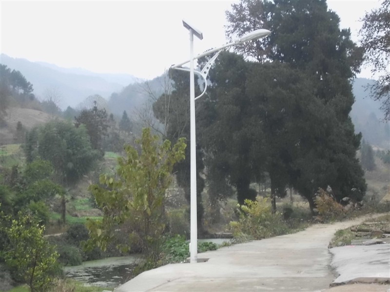鸡东县太阳能路灯***格-太阳能路灯厂家电话