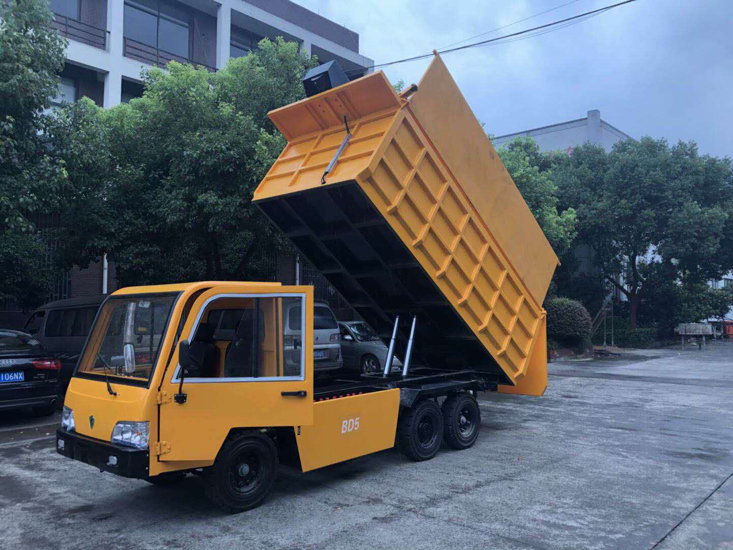 粮库电动转运车，饲料加工企业车间电动搬运车，电动翻斗车