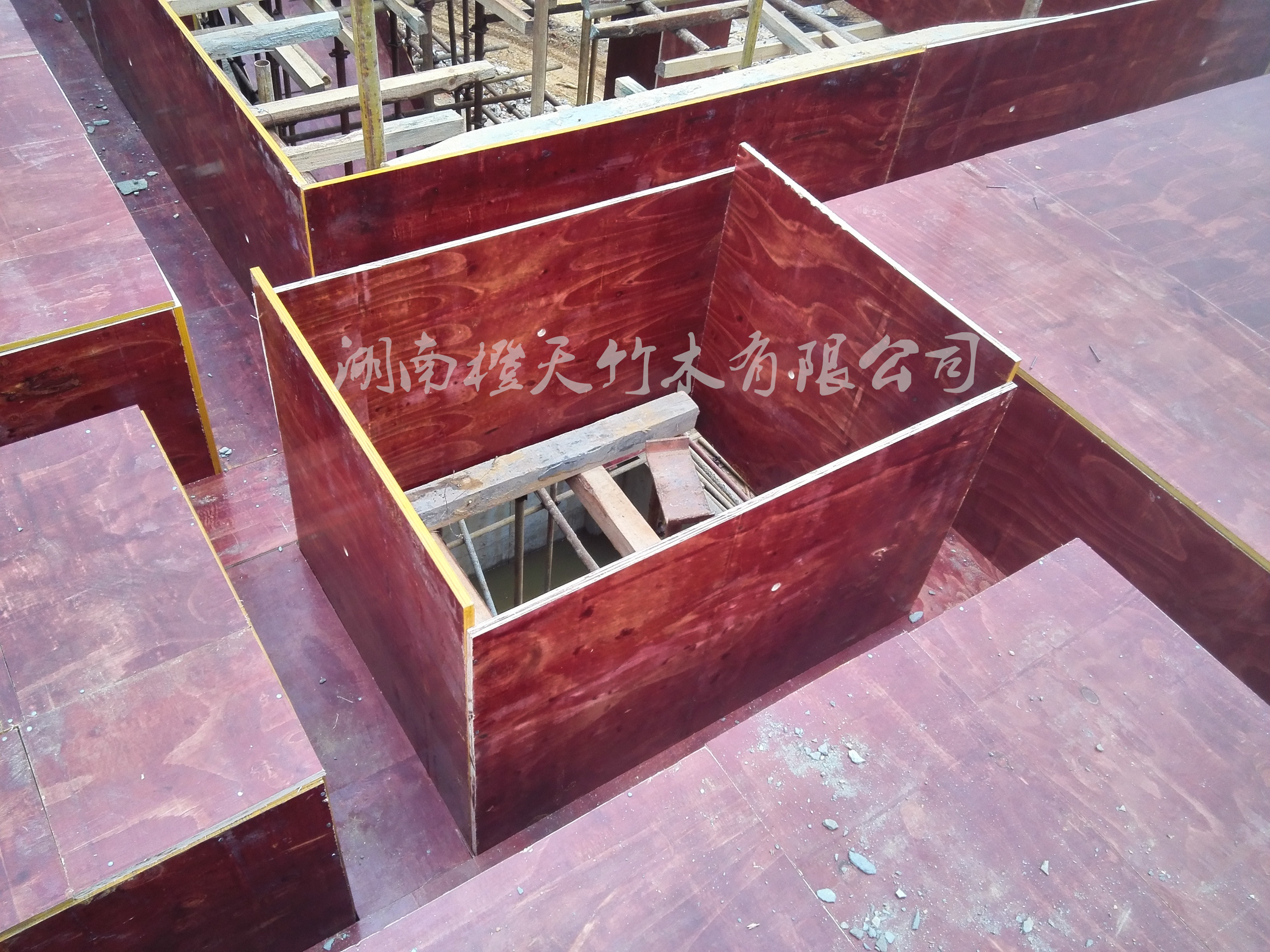 湖南橙天竹木 建筑模板 小红板 红板 松桉木板