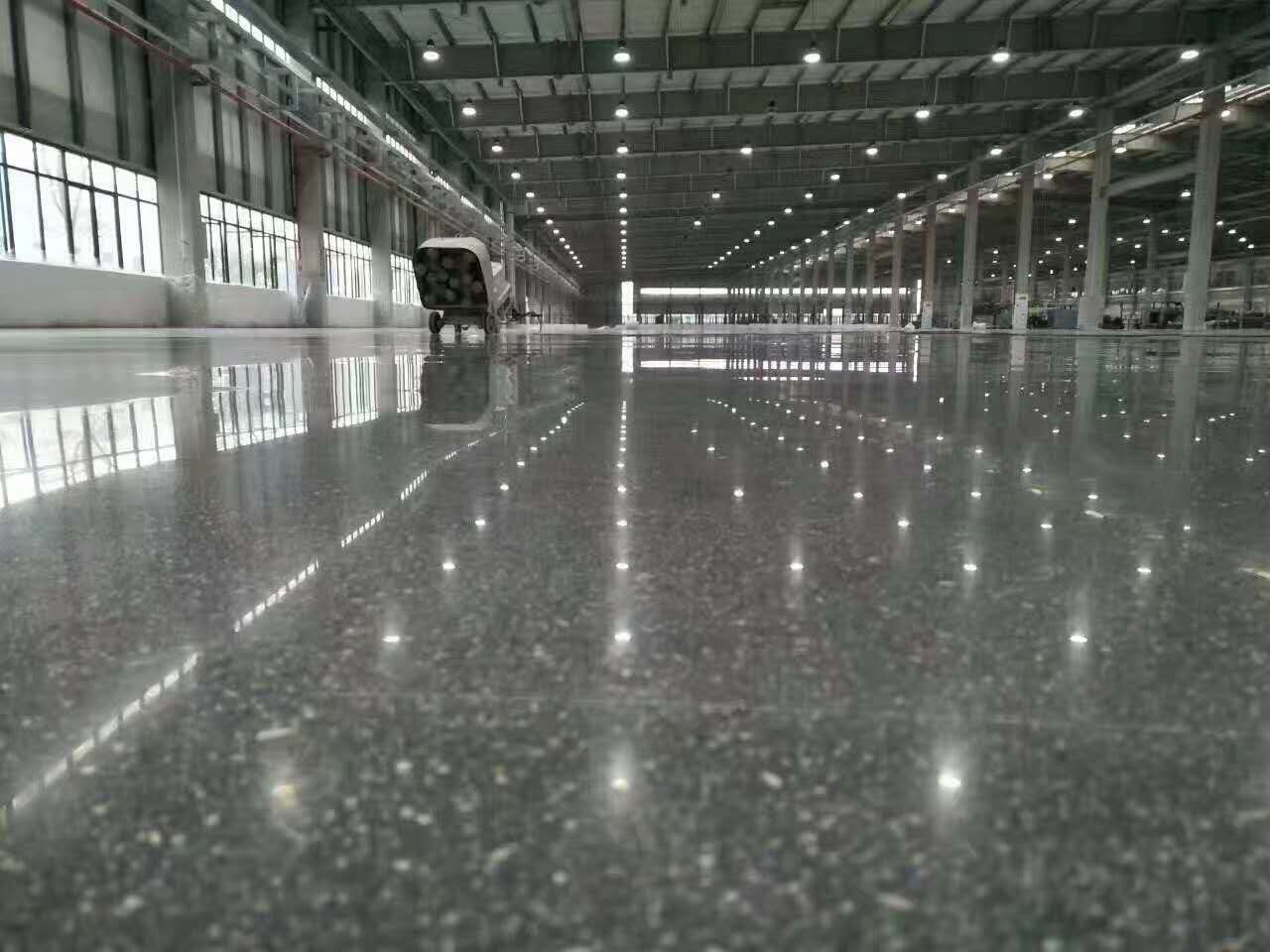 宁夏金刚砂地坪_银川金刚砂耐磨地坪施工团队_兴强华为您服务
