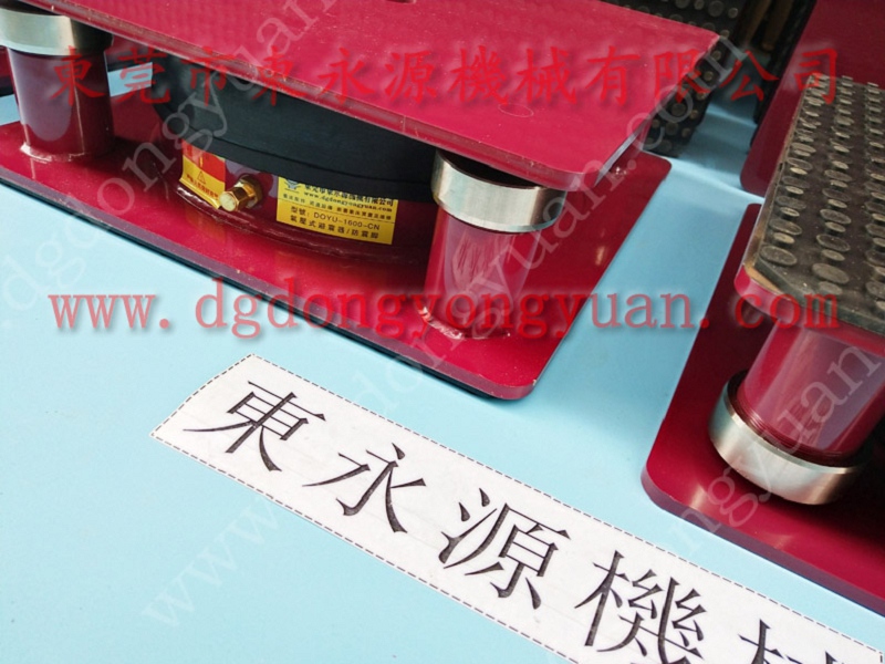 2楼机器隔振垫，服装辅料裁切机减震垫