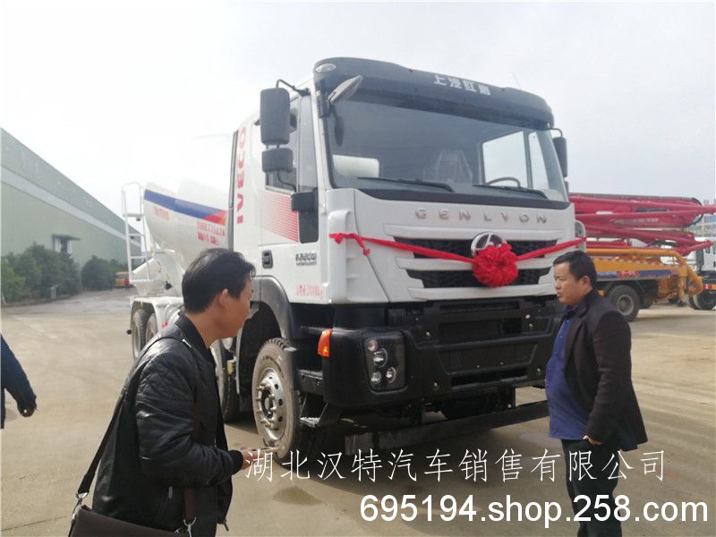 红岩杰狮12方轻量化搅拌车大概价格多少钱