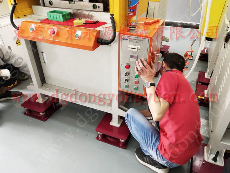 对讲机盒内托冲床气垫，楼上吸塑机避震脚