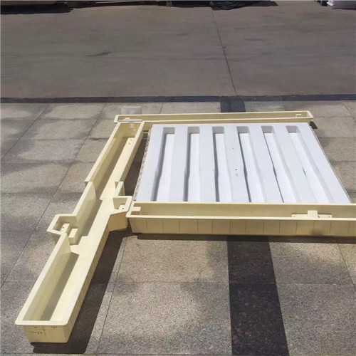 防护栅栏模具_铁路路基钢筋混凝土预制构件_***模具厂