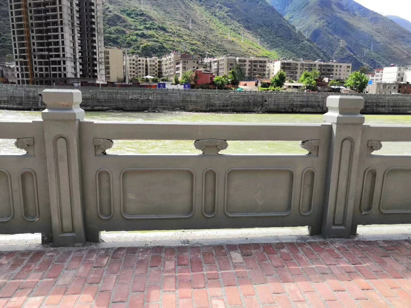 成都驰升大量供应仿石栏杆，道路仿石护栏，景观铸造石栏杆