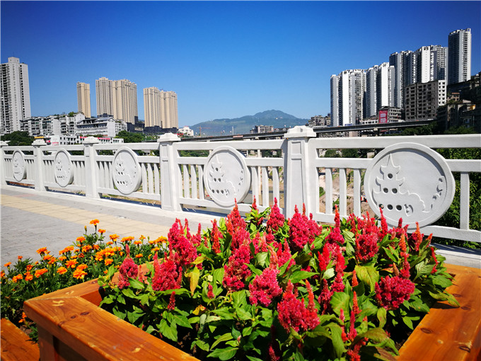昆明铸造石栏杆，道路铸造石护栏，云南仿石厂家大量供货