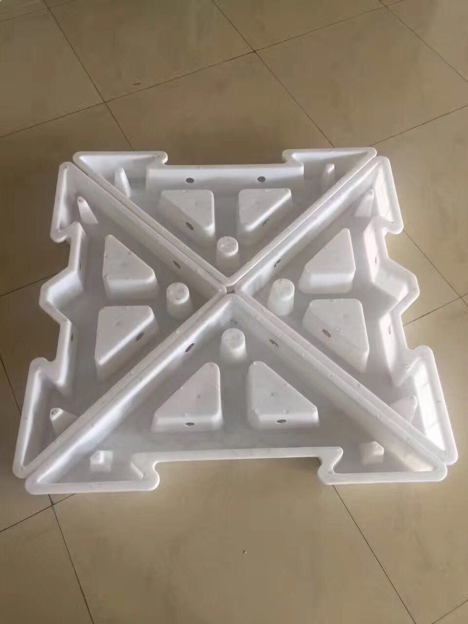 铰链式护坡模具_三角形状_拼接严丝合缝