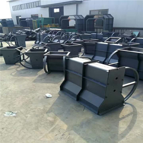 小型隔离墩模具_模具上可做圆孔_拆装合理简单