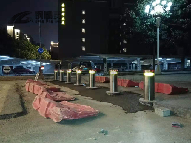 武汉路桩批发 湖北可移动路桩图片 湖北路桩 湖北路桩价格