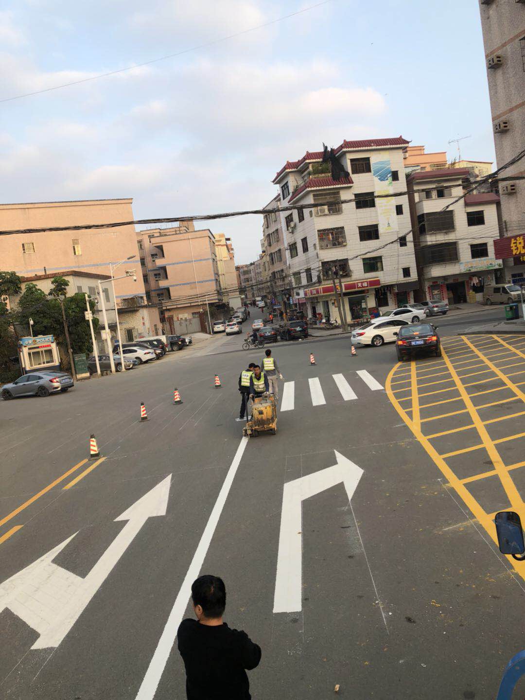 深圳道路划线-停车场车位划线-消防通道划线-久丰交通包工包料