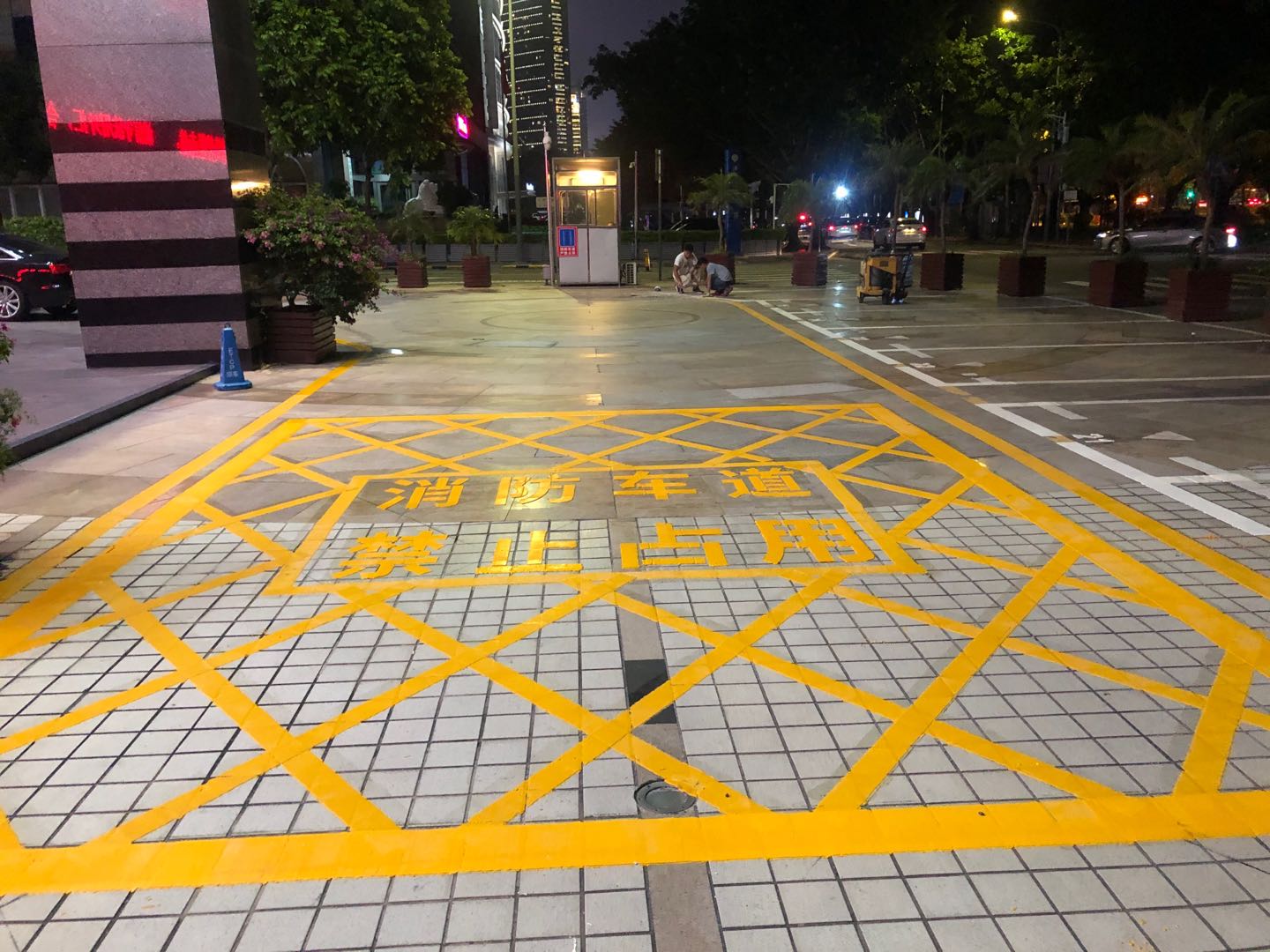 深圳市政道路划线-写字楼消防通道划线-深圳车位划线-久丰交通