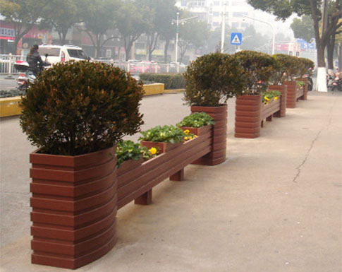 你对马路上的花箱对道路安全什么作用