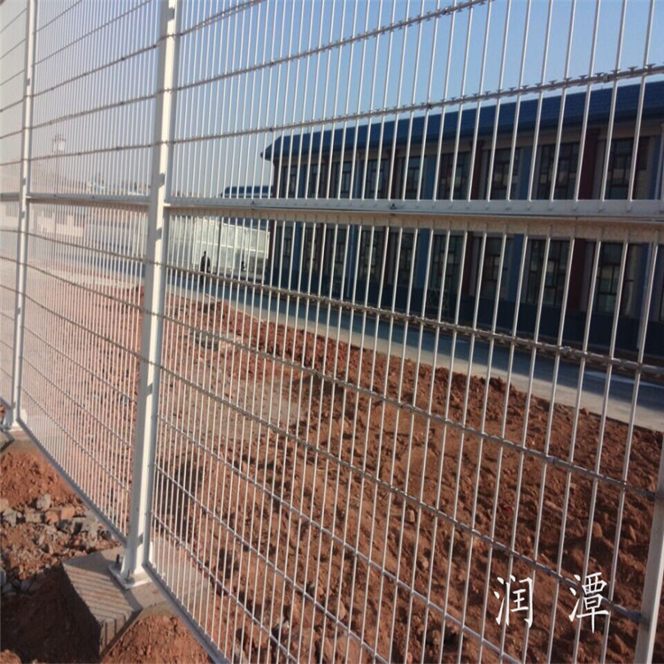 四川 武警隔离网 钢丝网隔离墙