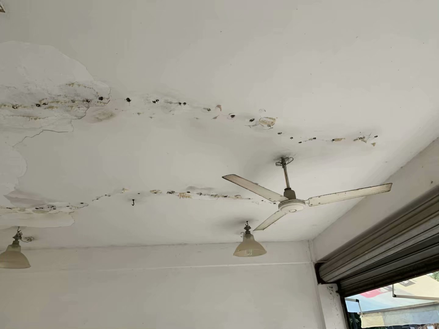 南宁市屋顶漏水补漏公司、南宁屋顶漏水***维修
