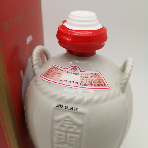 台湾坛装金门一公升高粱酒酒味就会变淡