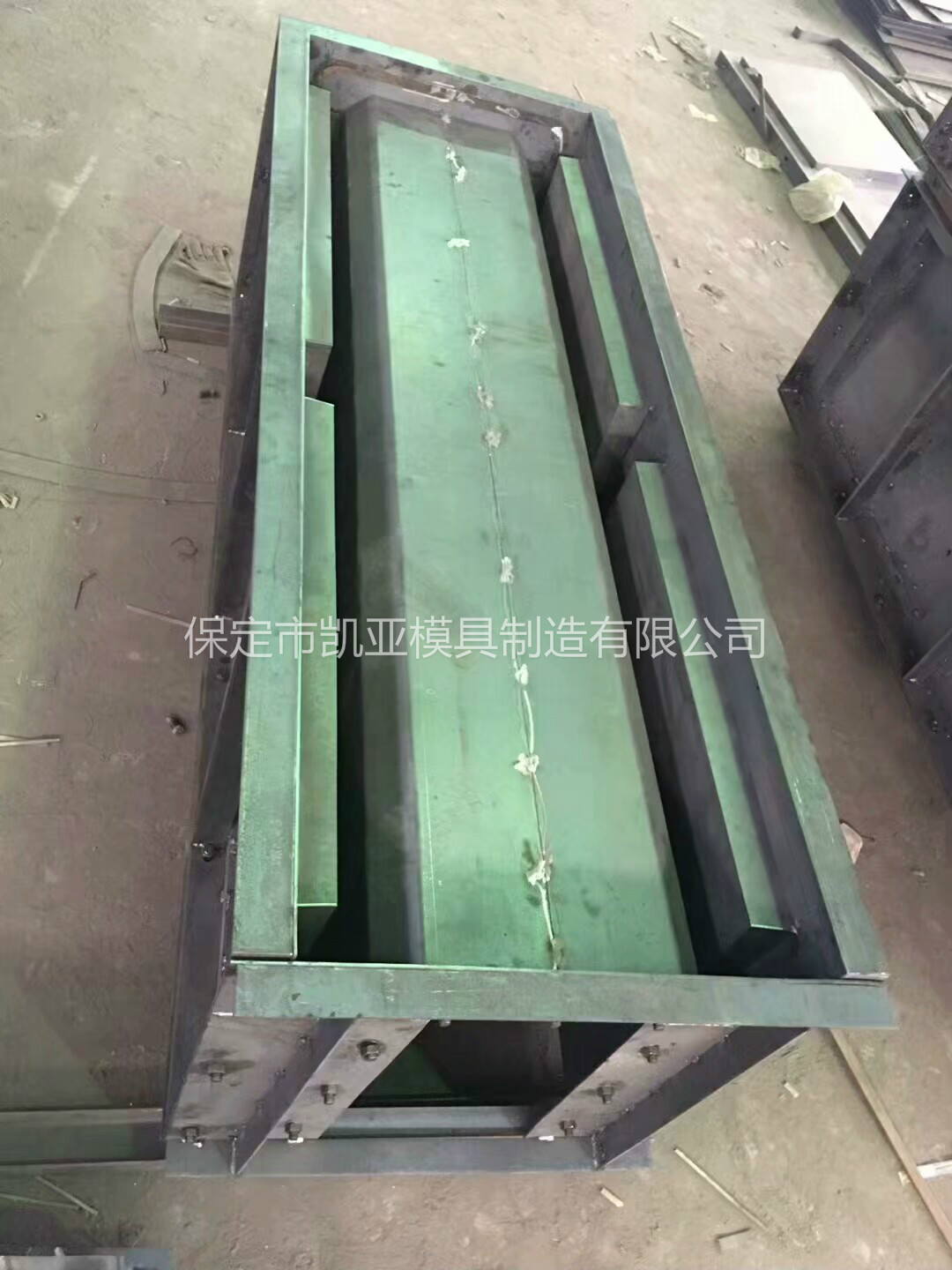 高速公路流水槽模具定制 混凝土流水槽批发 流水槽模具物美价廉