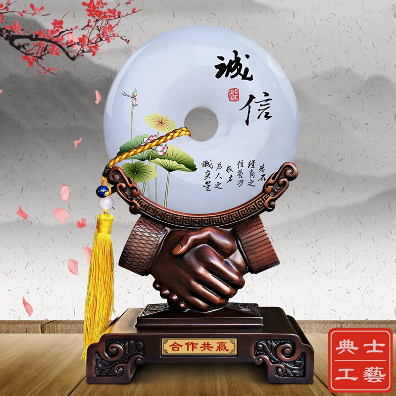 杭州制作诚信合作握手摆件、长期合作纪念品、战略合作伙伴礼品