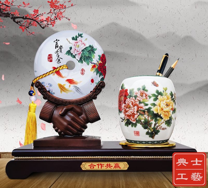批发玉石平安扣笔筒摆件、滨州市合作伙伴大会纪念品定做厂家