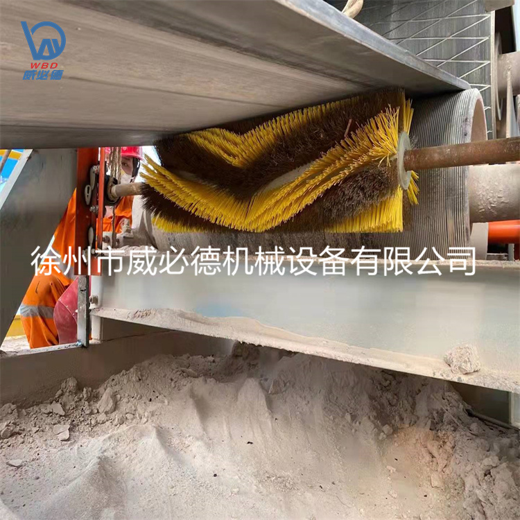 钢铁冶金耐温电动钢丝滚刷皮带清扫器