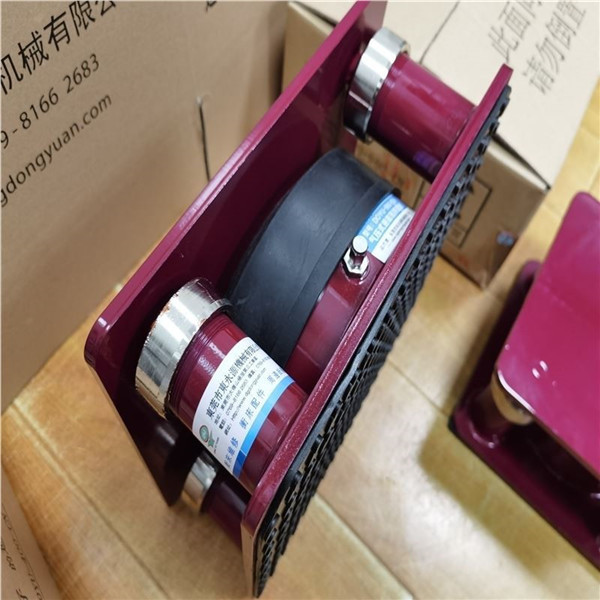 深圳吸塑冲床减振器垫铁，输送带式裁断机脚垫找东永源