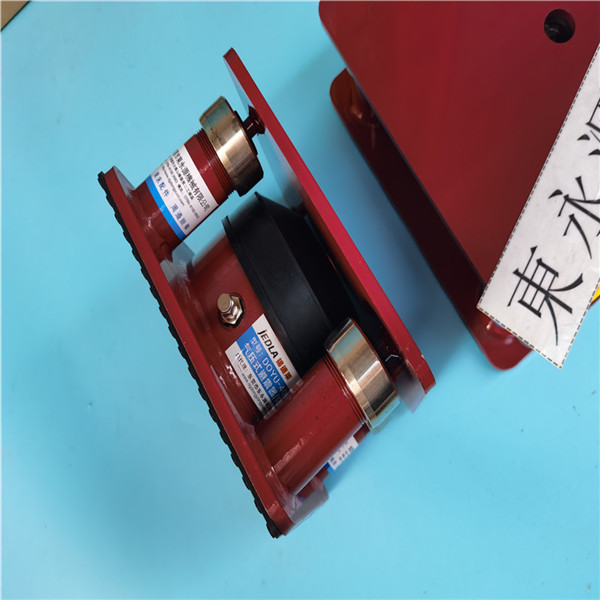 楼上织绳机减震避震器，毛毡自动切形机防震垫找东永源