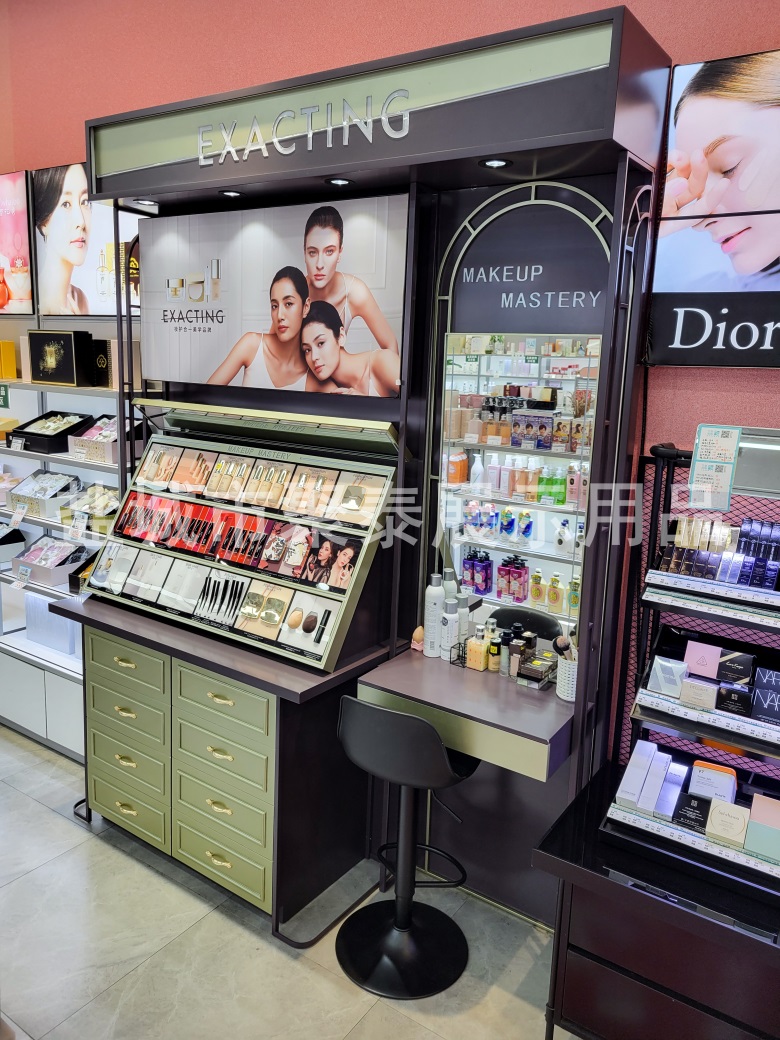 定制彩妆展示柜、美妆服装展示柜定制，商业道具展示柜